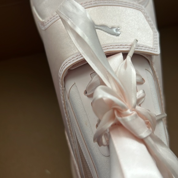 Puma-Phenom-Satin- EP pearl sneakers, woman size 8 - Picture 2 of 4